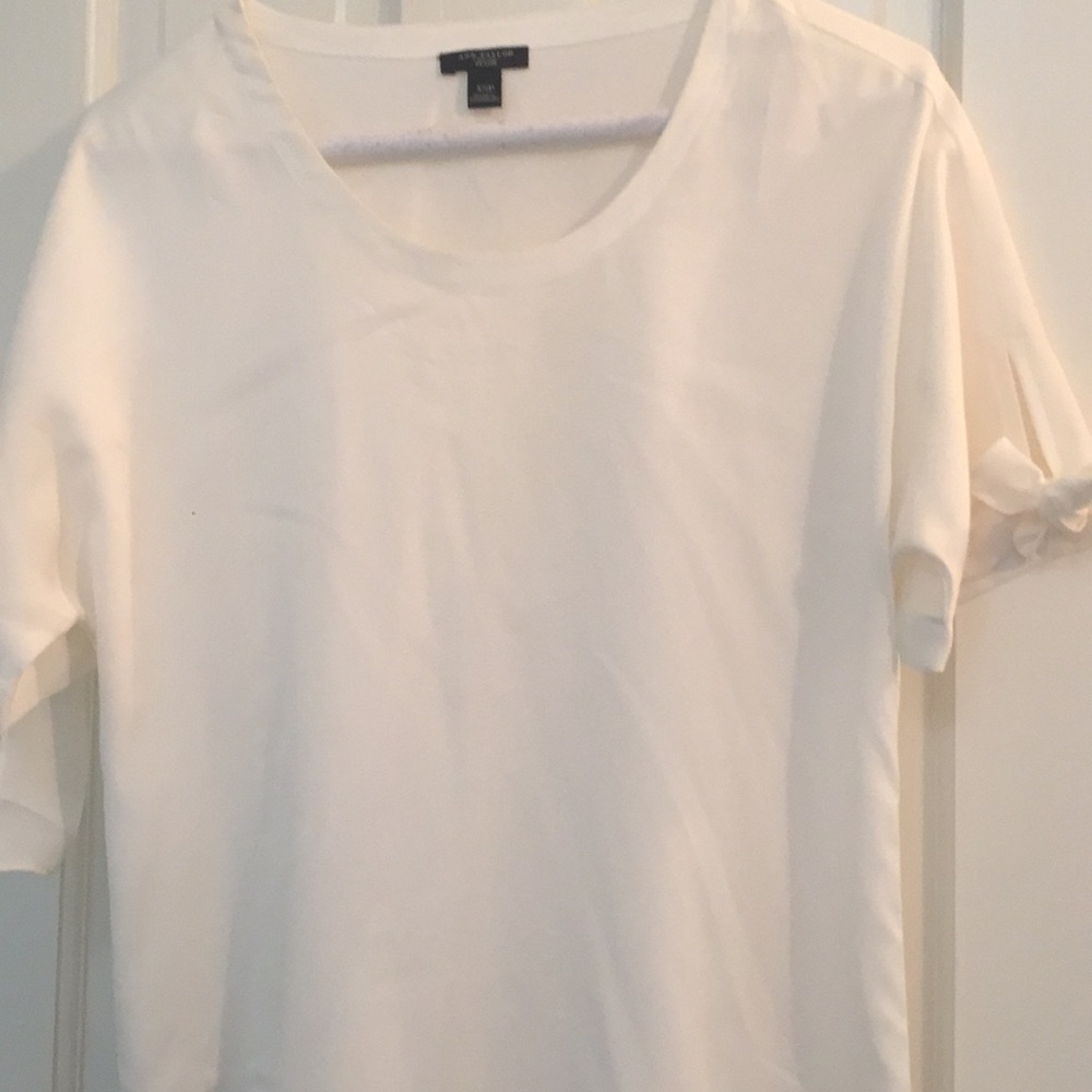 Ann Taylor XS petite top with tie up sleeves
